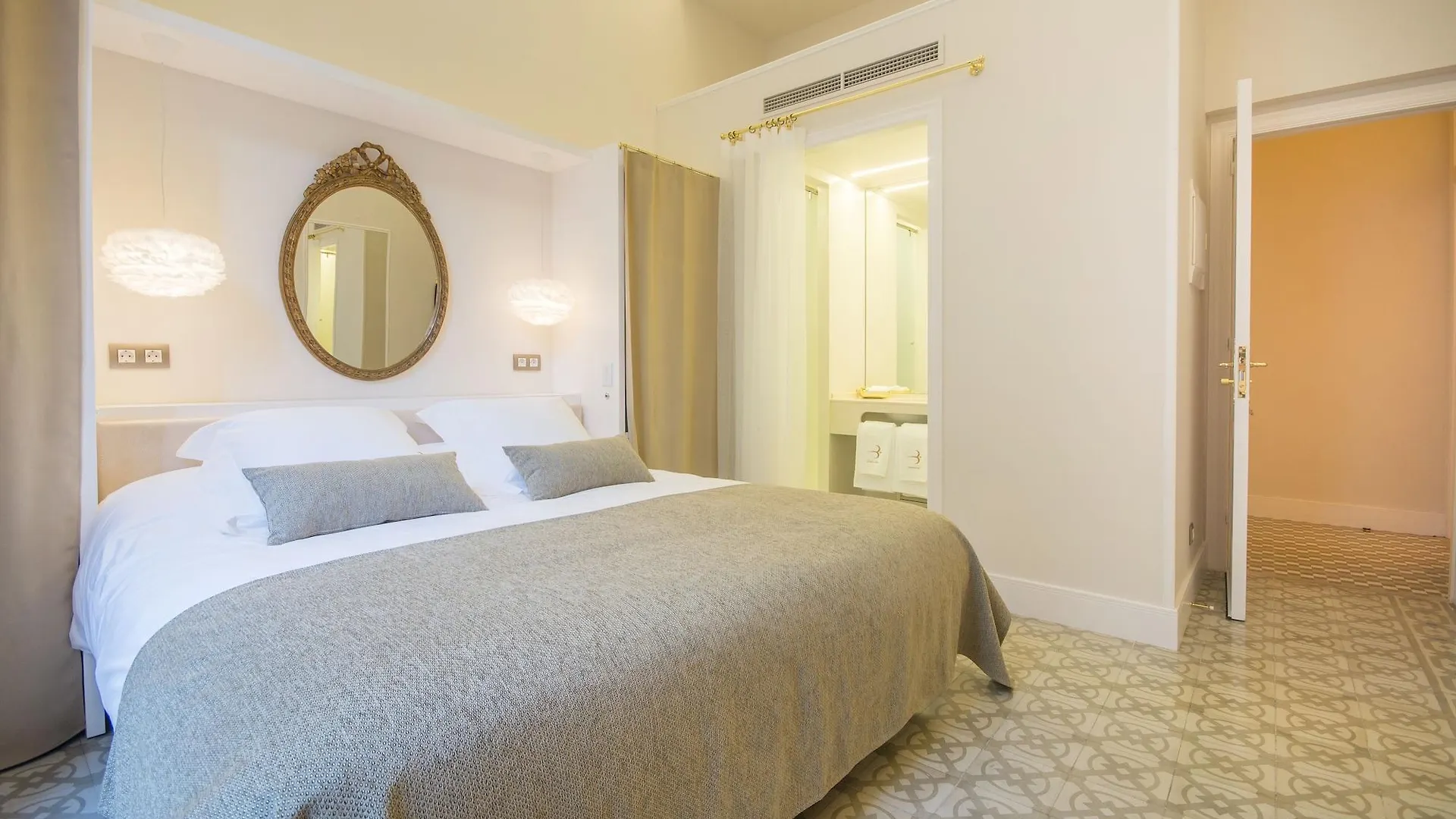 Anakena House Bed & Breakfast Barcelona