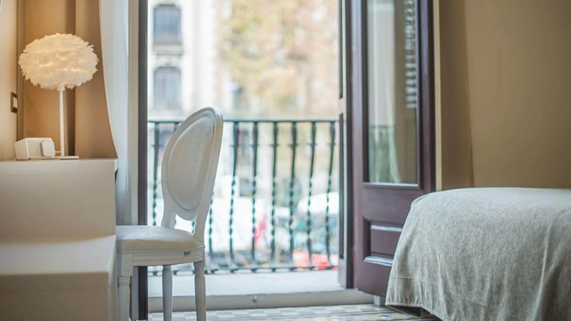Anakena House Bed & Breakfast Barcelona