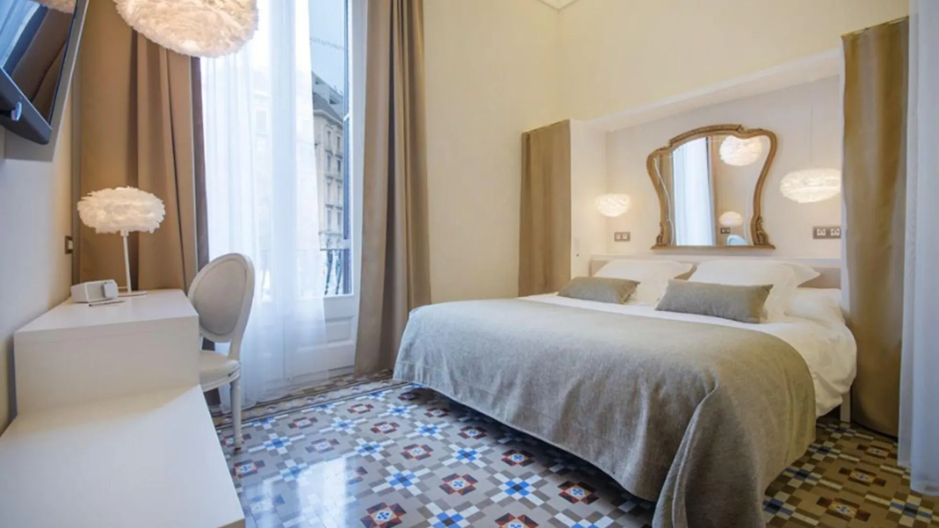 Anakena House Bed & Breakfast Barcelona Spain