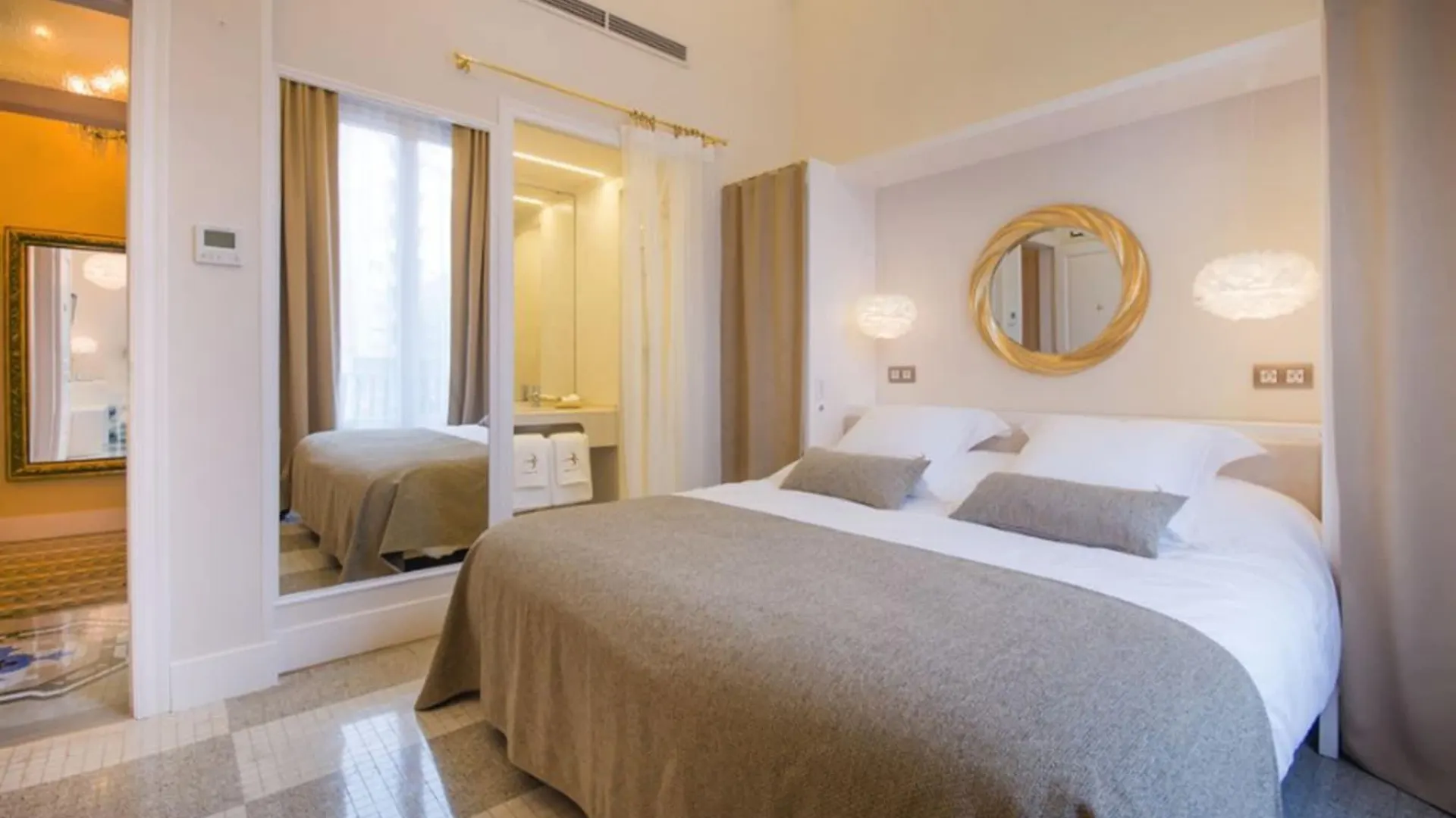 Anakena House Bed & Breakfast Barcelona