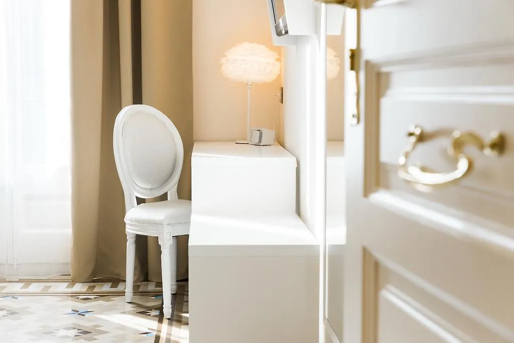 Anakena House Bed & Breakfast Barcelona
