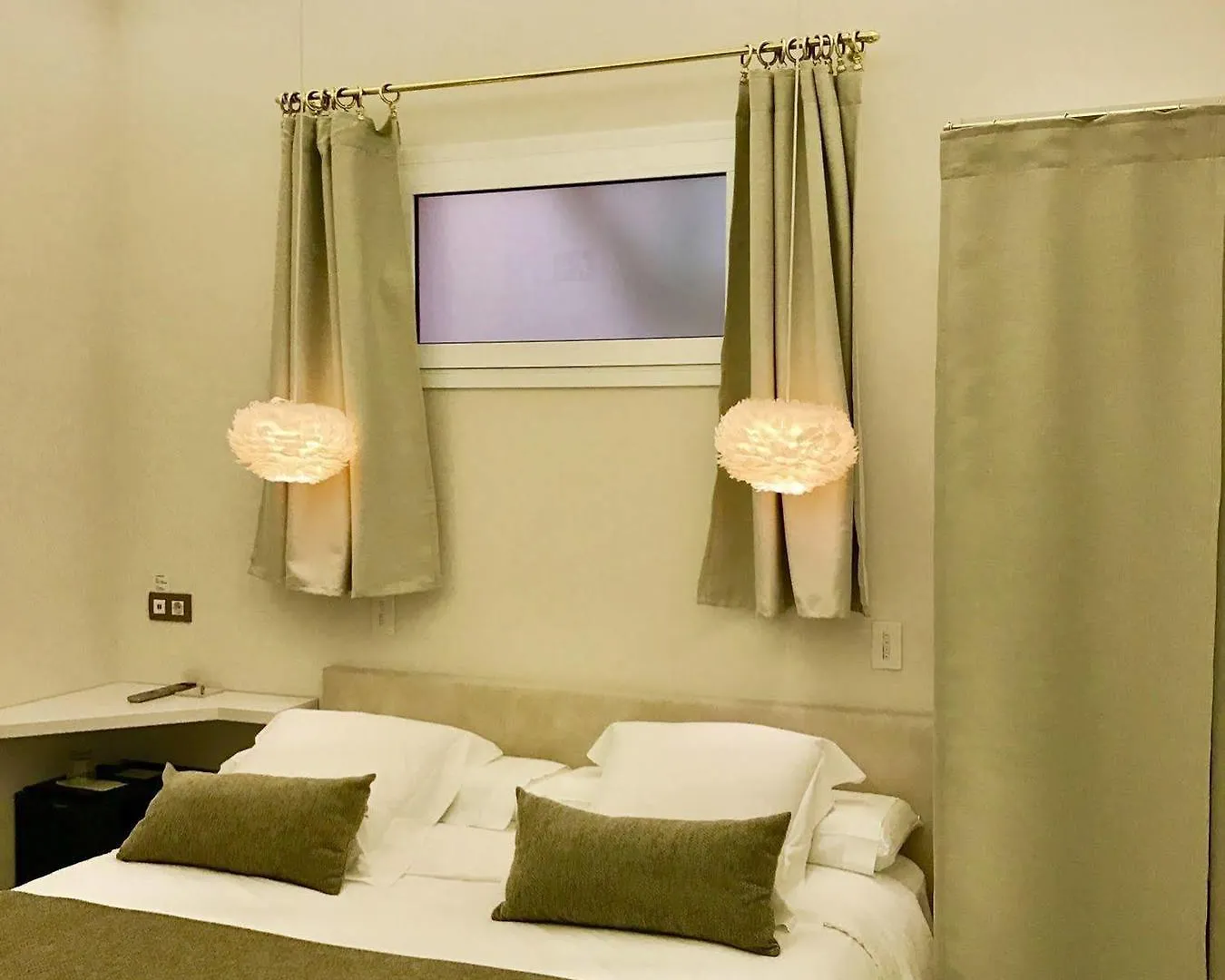 Anakena House Bed & Breakfast Barcelona Spain