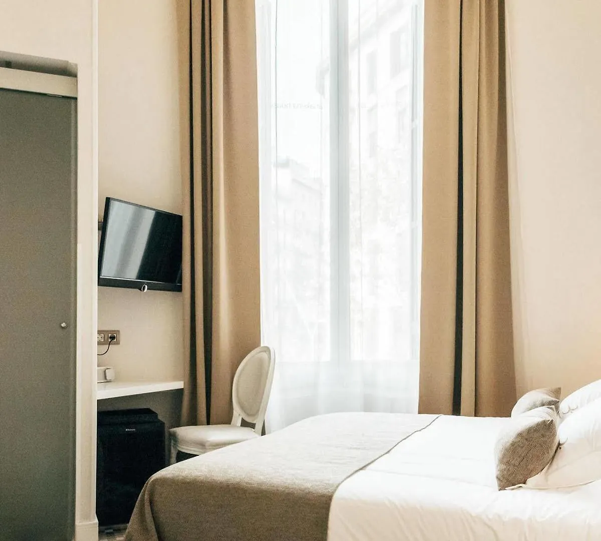 Anakena House Bed & Breakfast Barcelona