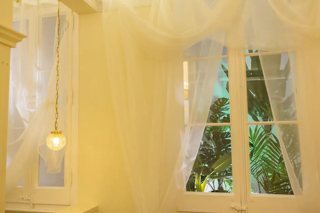 Anakena House Bed & Breakfast Barcelona