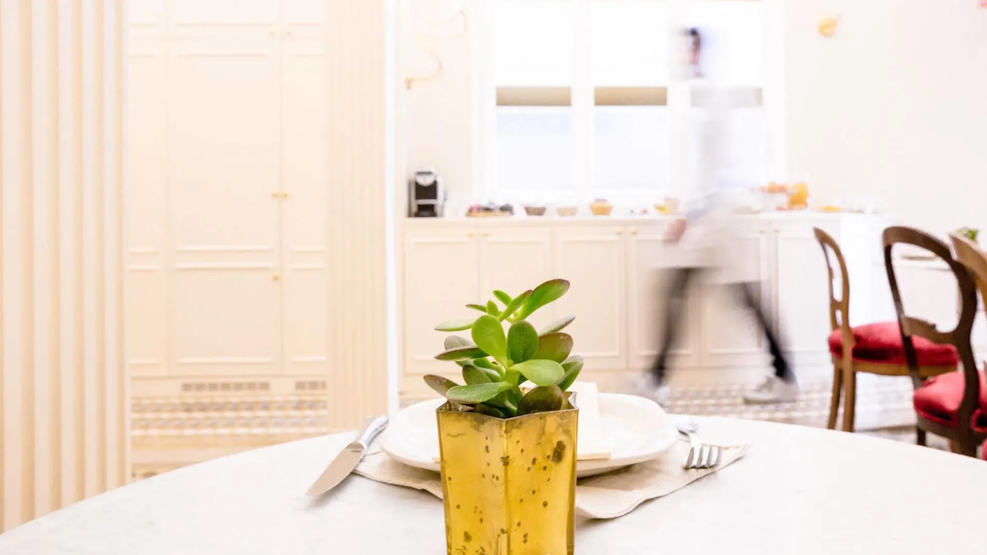 Anakena House Bed & Breakfast Barcelona Spain